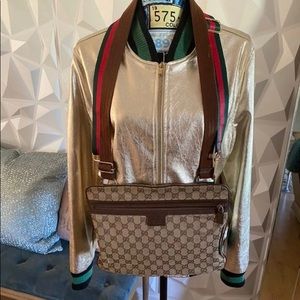 AUTHENTIC GUCCI MESSENGER BAG